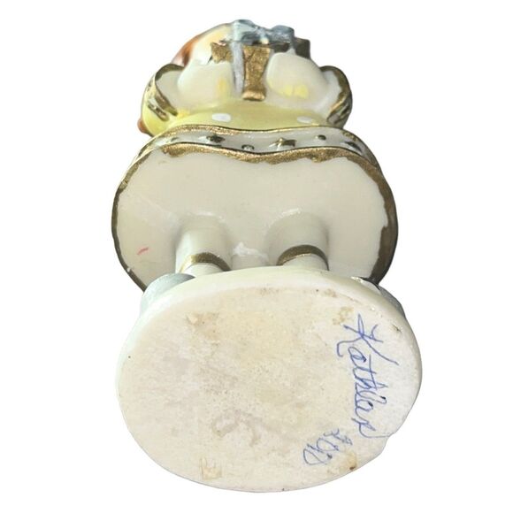 Hand-painted Ceramic Figurine Angel Little Girl w/ Pigtails & Wings Holding Gift - Picture 11 of 12